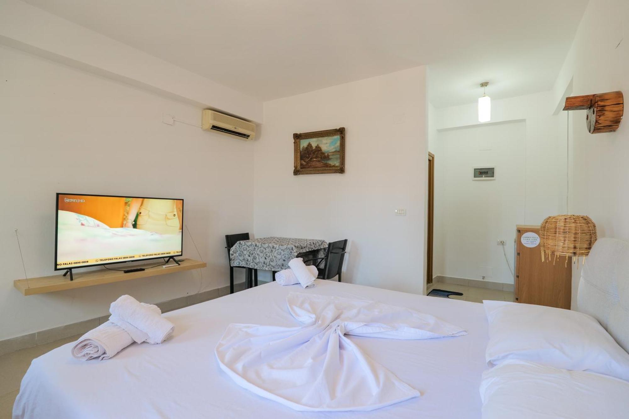 Garden Villa Lake Side & Glamping Εξαμίλιο Εξωτερικό φωτογραφία