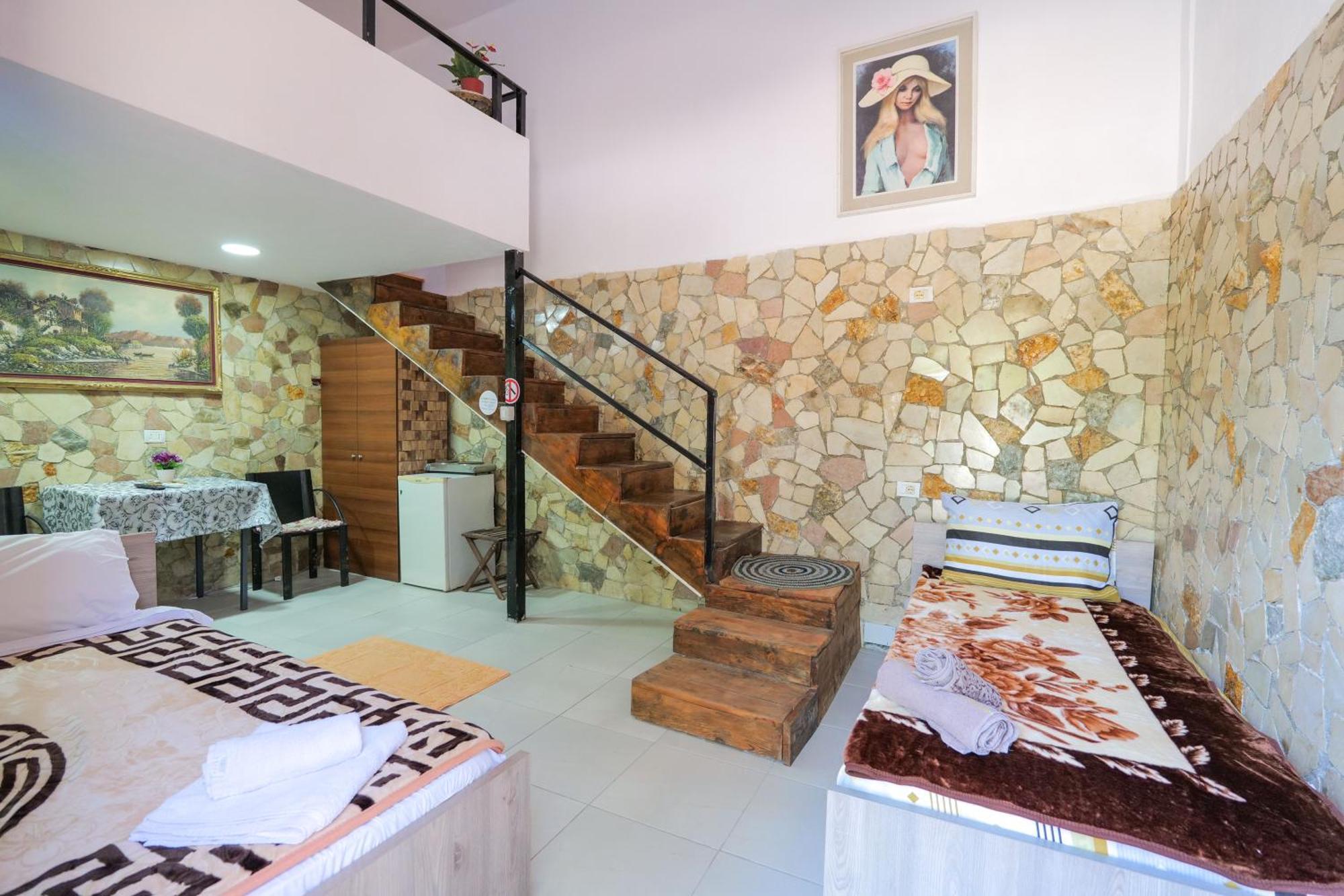 Garden Villa Lake Side & Glamping Εξαμίλιο Εξωτερικό φωτογραφία