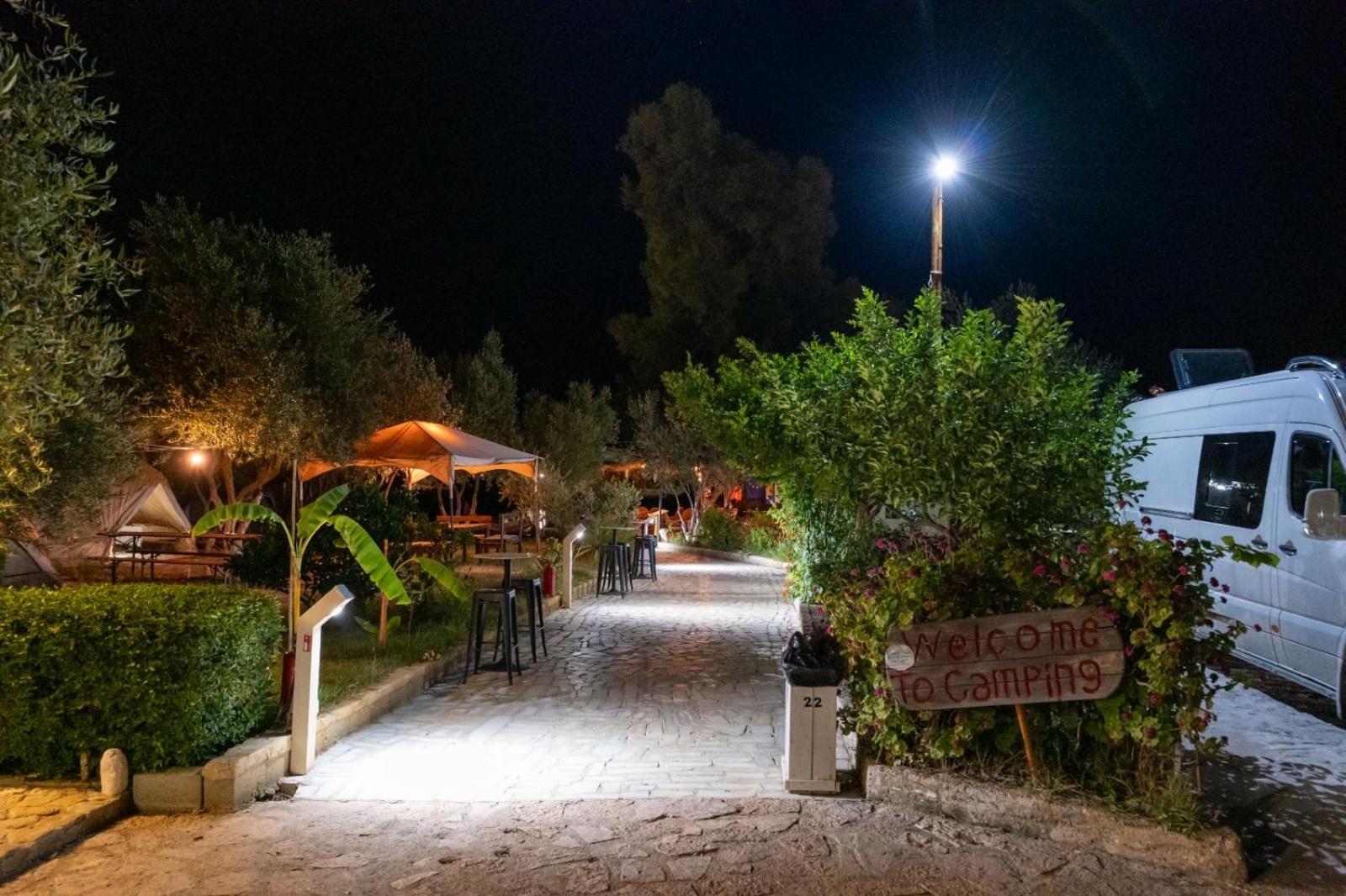 Garden Villa Lake Side & Glamping Εξαμίλιο Εξωτερικό φωτογραφία