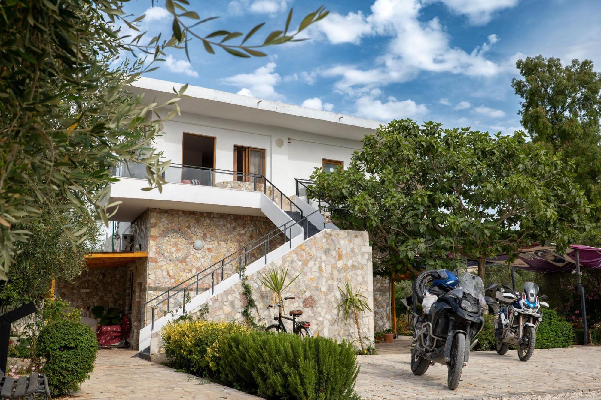 Garden Villa Lake Side & Glamping Εξαμίλιο Εξωτερικό φωτογραφία