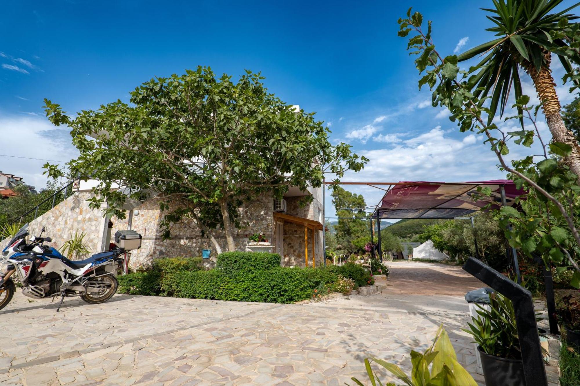 Garden Villa Lake Side & Glamping Εξαμίλιο Εξωτερικό φωτογραφία