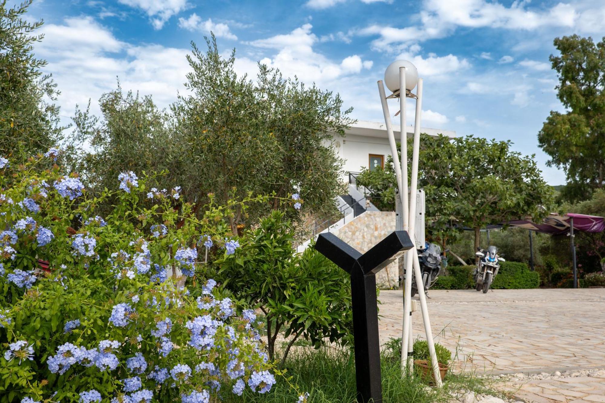 Garden Villa Lake Side & Glamping Εξαμίλιο Εξωτερικό φωτογραφία