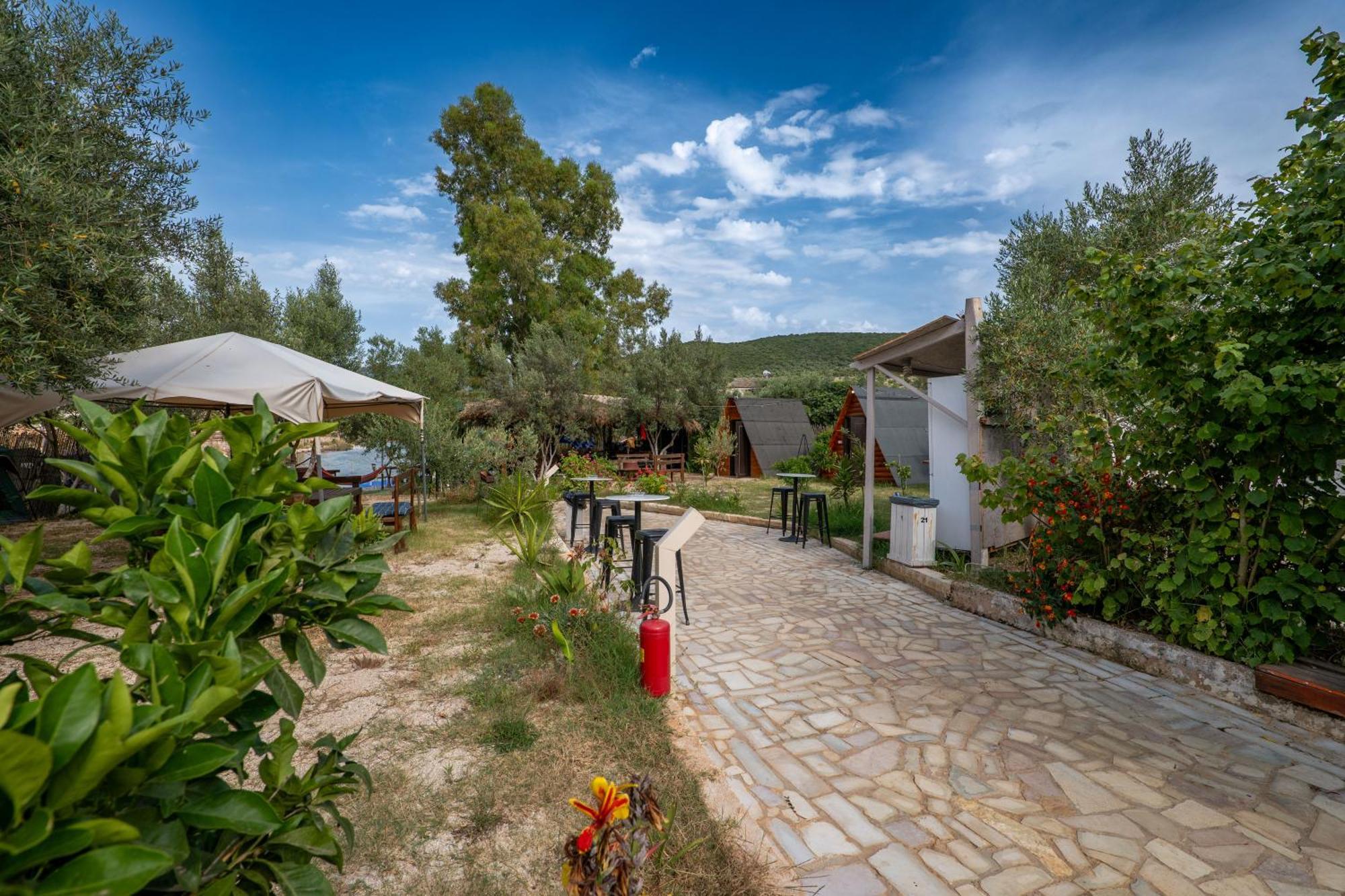 Garden Villa Lake Side & Glamping Εξαμίλιο Εξωτερικό φωτογραφία