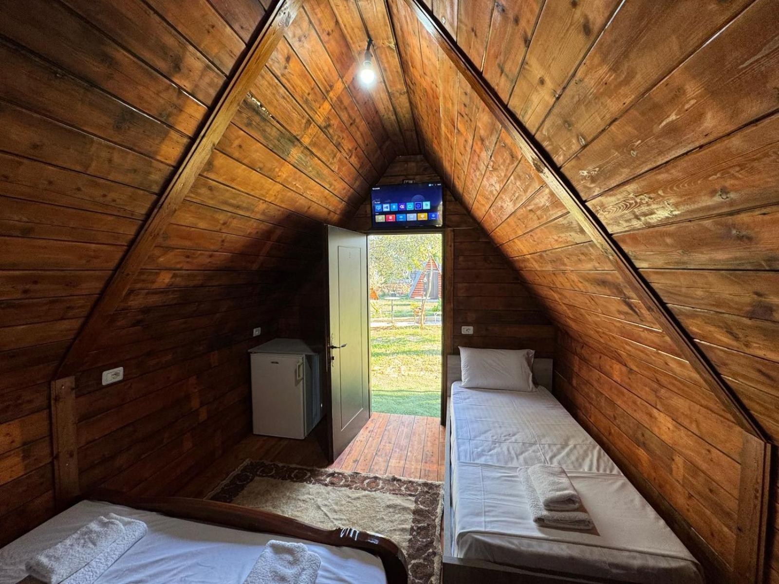 Garden Villa Lake Side & Glamping Εξαμίλιο Εξωτερικό φωτογραφία